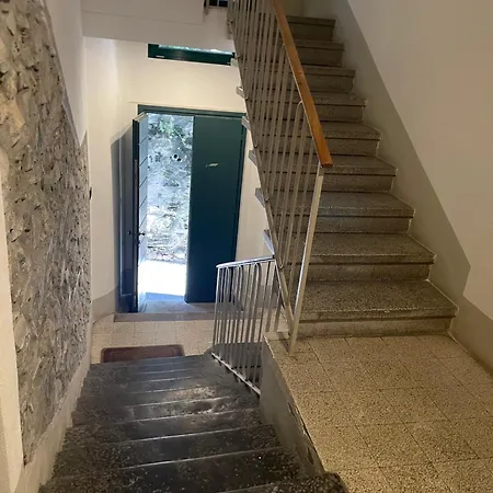 شقة Front View On Viale Geno *
