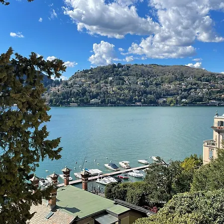 Front View On Viale Geno Apartamento Como