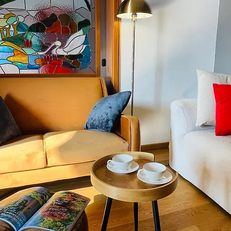 Front View On Viale Geno Apartamento Como