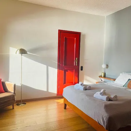 Front View On Viale Geno Apartamento