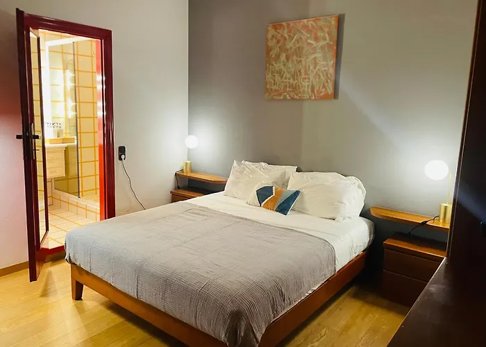 Front View On Viale Geno Lägenhet