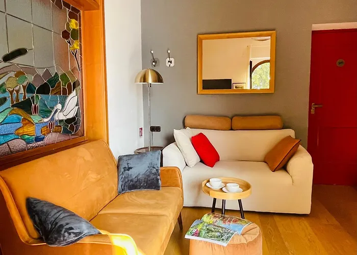 Front View On Viale Geno كومو