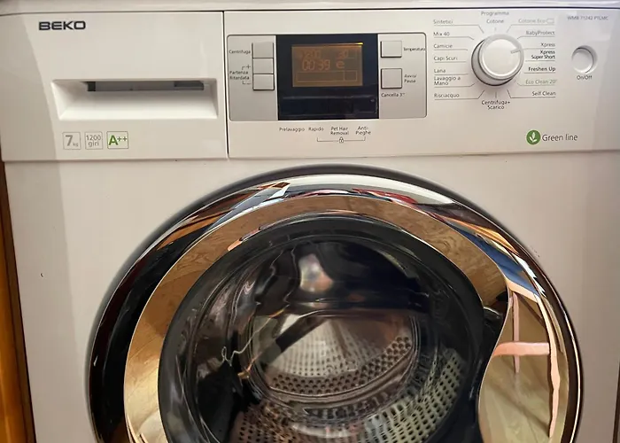 Front View On Viale Geno شقة *