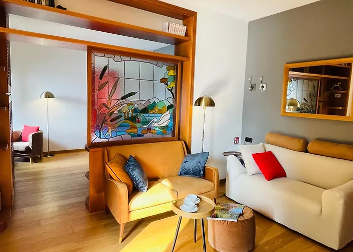 شقة Front View On Viale Geno *