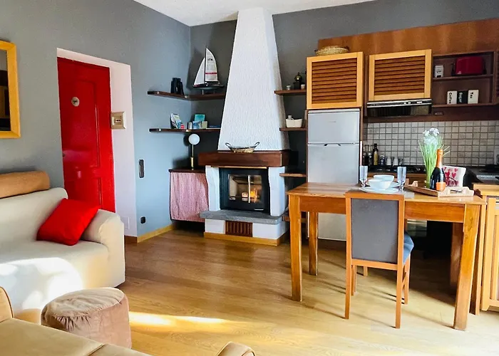 Front View On Viale Geno شقة