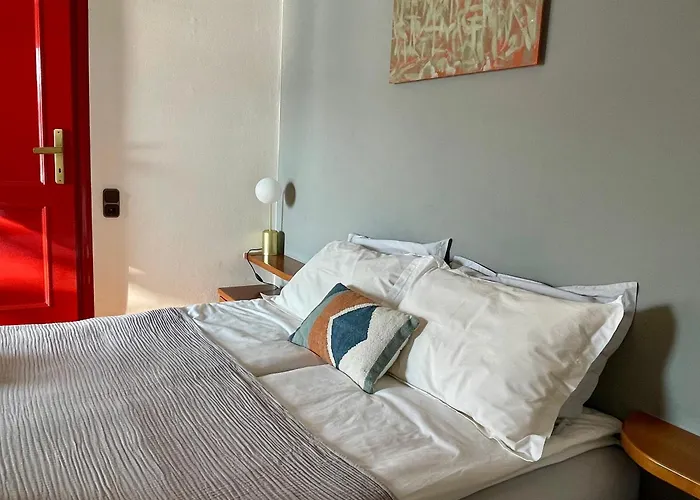 Front View On Viale Geno شقة *