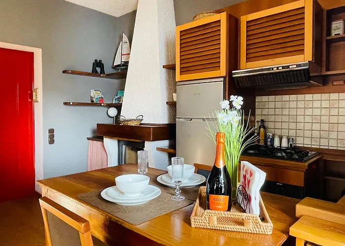 Front View On Viale Geno كومو