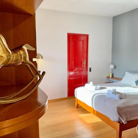 Daire Front View On Viale Geno *